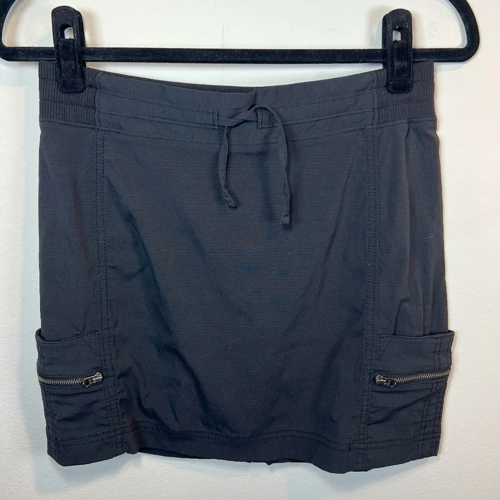 Athleta Trekkie Nylon Cargo Skort Black Pockets Shorts Lined Hiking Golf  Size 6